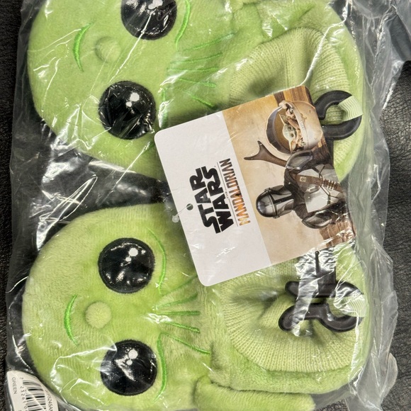 Star Wars Green Baby Yoda Slippers Plush Cozy Design - Picture 2 of 3
